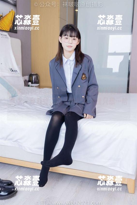 BoBoSocks袜啵啵 - 在稚予的JK制服写真中，穿越到二次元的世界，我只想…哈哈！