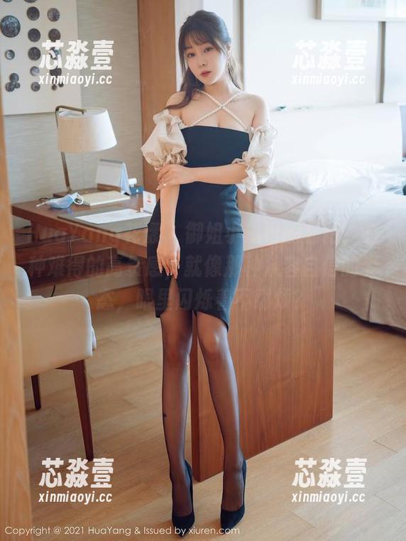 HuaYang花漾 - 御姐小热巴的私拍，有种难得的高贵感，就像那种从容自信的姿态，眼里闪烁着不耐烦？