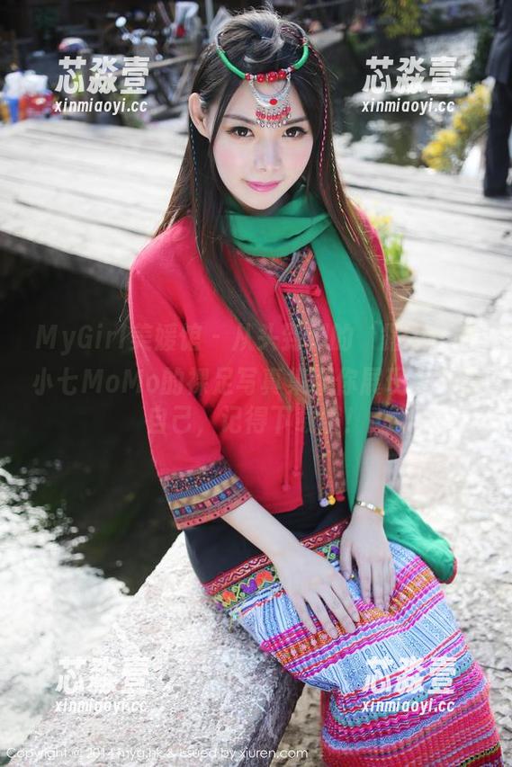 MyGirl美媛馆 - 从头到脚的‘露’！伊小七MoMo的裸足写真集带你展现真实的自己，记得下载哦！