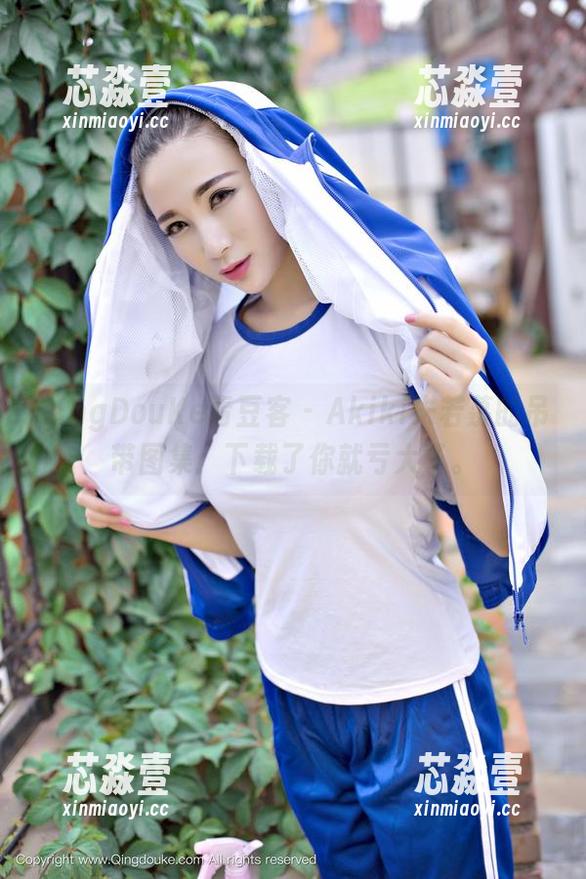 QingDouKe青豆客-Akiki朱若慕 QingDouKe青豆客 - Akiki朱若慕的吊带图集:下载了你就亏大了。