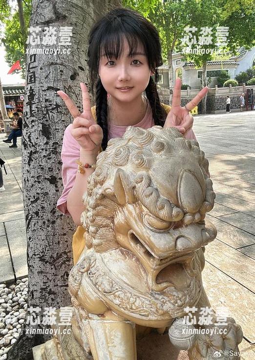 Sayako＿今年4岁演绎的蕾丝，原图让我心中浮现，精选又带我飘到另一个维度。