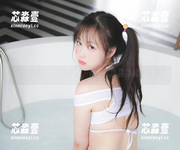 看着Sia(시아)的作品，似乎我也要尝试着自拍了