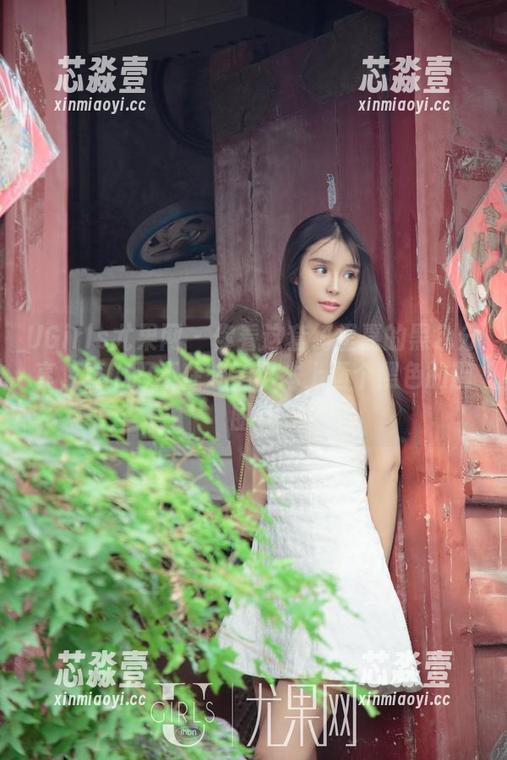 UGirls尤果网 - 你看这套绮里嘉的黑色分享，真心忍不住想笔记本上画个黑色的圈圈。