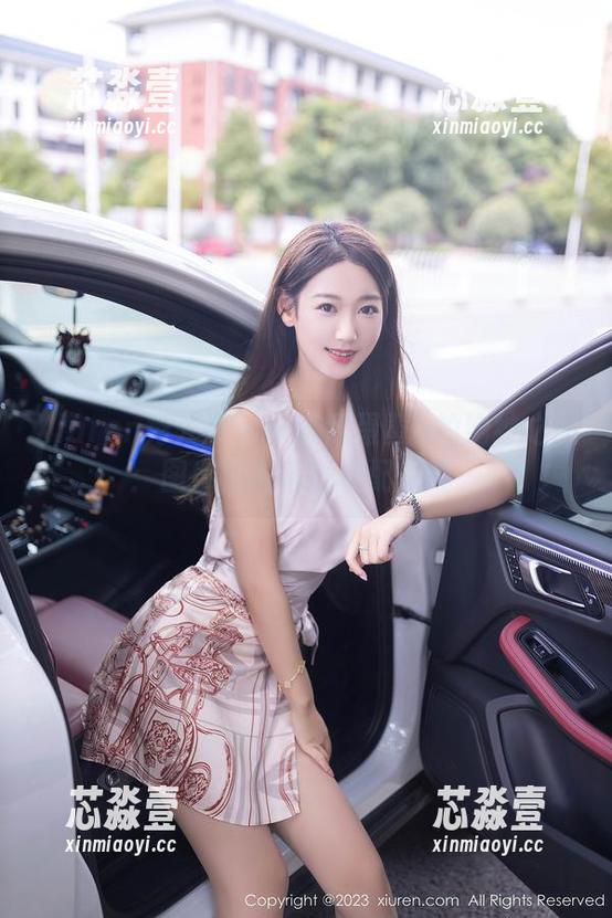 Xiuren秀人网-一颗甜蛋黄a Xiuren秀人网 - 一颗甜蛋黄a的婚纱之旅:图库里的奇怪搭配,喵…