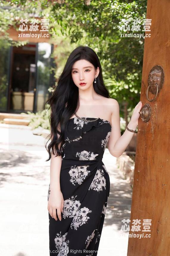 Xiuren秀人网-宋KiKi Xiuren秀人网 - 一张图片也能让人感慨万千,宋KiKi的JK写真,说不出名堂又偏爱其中。