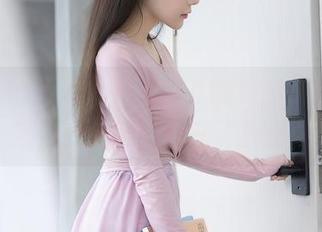 Xiuren秀人网 - 文静儿的美脚图集，没想到我的眼睛停在了那里…