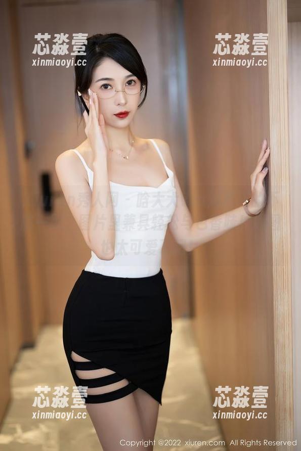 Xiuren秀人网-晗大大Via Xiuren秀人网 - 晗大大Via对夏天的不屑一顾,图片里兼具轻松与色香味!原图也太可爱了吧!