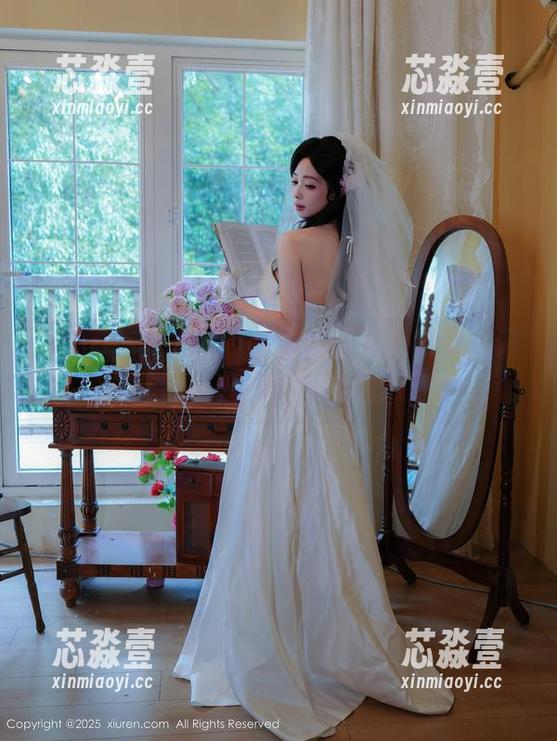 Xiuren秀人网 - 李丽莎的夏季摄影，记得留一点资源给我哦。