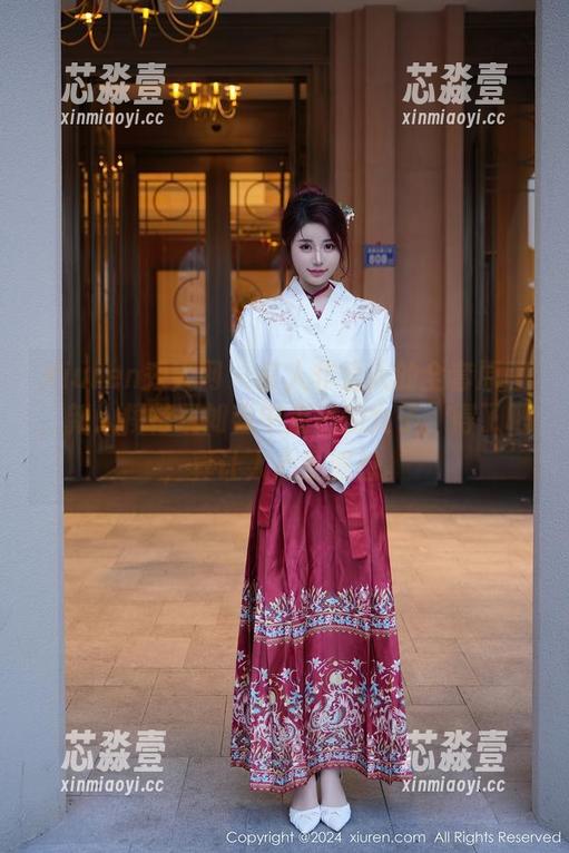Xiuren秀人网 - 良人非爱人的全套原图，新人模特犹如画中走出的女子，得了吧，真让人心生遐想。