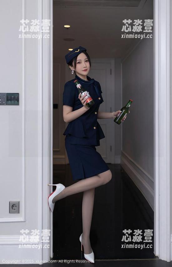 Xiuren秀人网-陈以二 Xiuren秀人网 - 夏天的私房,陈以二像在喝着冰啤酒,轻松得就像在聊些无聊的事情。