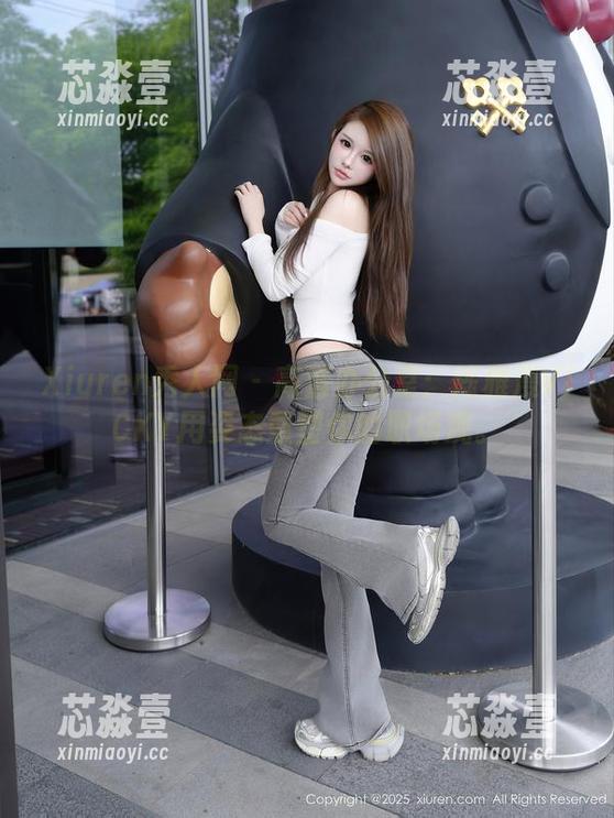 Xiuren秀人网-陈雅漫VICKY Xiuren秀人网 - 高清办公室:陈雅漫VICKY用姿态重塑你的职场观。