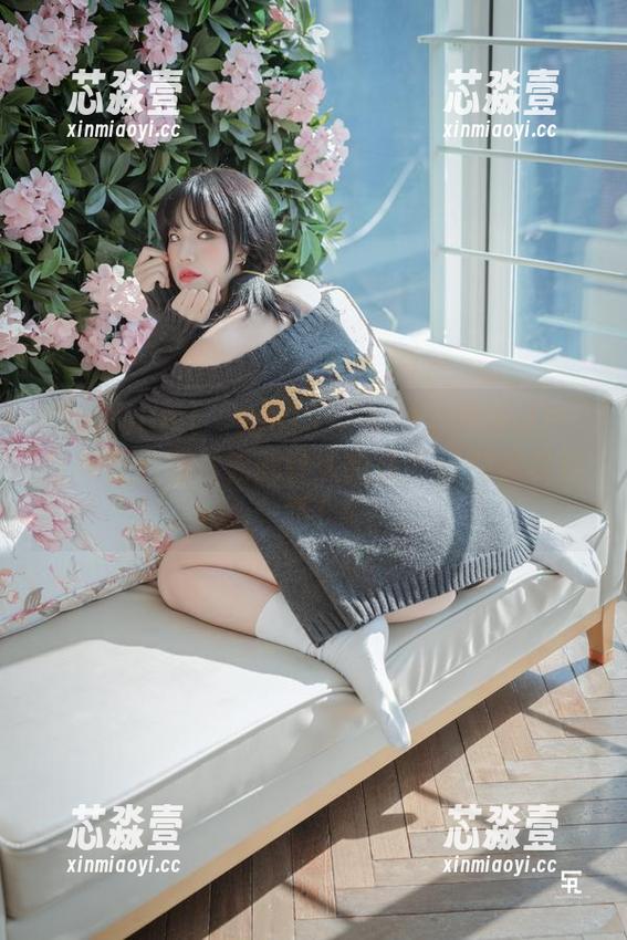 为何Yuna(윤아)的SAINTPhotolife–昼与夜的图片如此让人痴迷？原图难以选择！