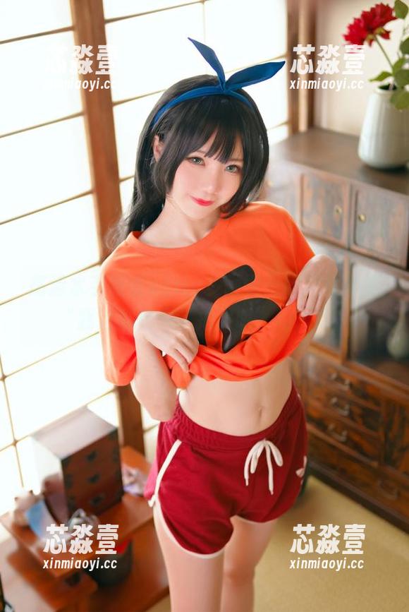 高清水手服看sally多啦雪：眼神里满是“我这都是为了拍照哦”的执念。