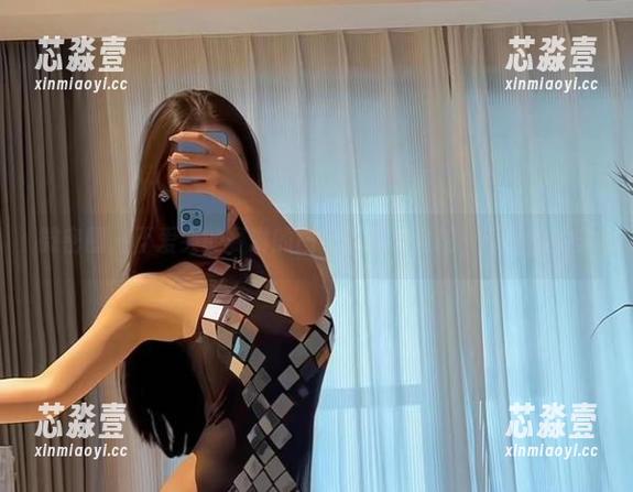 微密圈 - 不爱笑的赛琳的图包：低调自拍，不经意的美