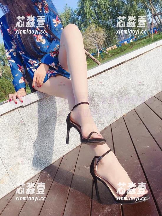 微密圈 - 在图库里找灵感，给丝月神的裸足打个call，这波操作666！