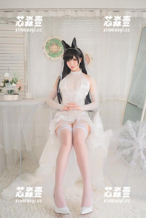 九曲Jean的吊带福利，真是看得我眼睛都花了，图片里还有哪些潜藏的亮点呢？