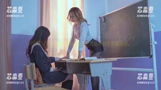 校园日记：云溪溪奶桃的高清图包总带点色彩和污点。