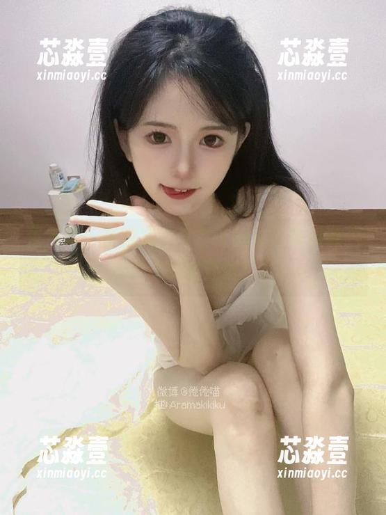 倦倦喵：私房美图与鱼骨胸衣，真想说“穿的比吃的还鲜！”