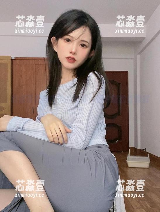 私房写真与吉他的碰撞：倦倦喵的惬意时光