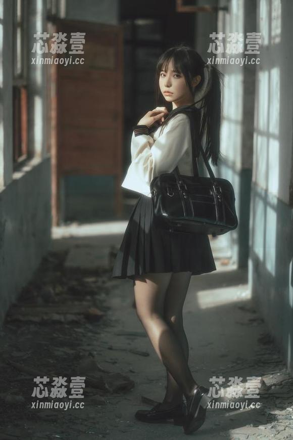 六味帝皇酱的独特女王风：她的cos和图片，干粮到位也很狂拽