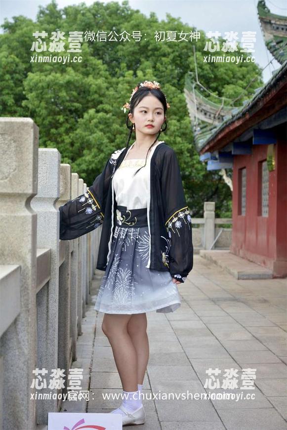 初夏女神 - 这一组柒柒的浴室原图，分享得意外地透着点小清新