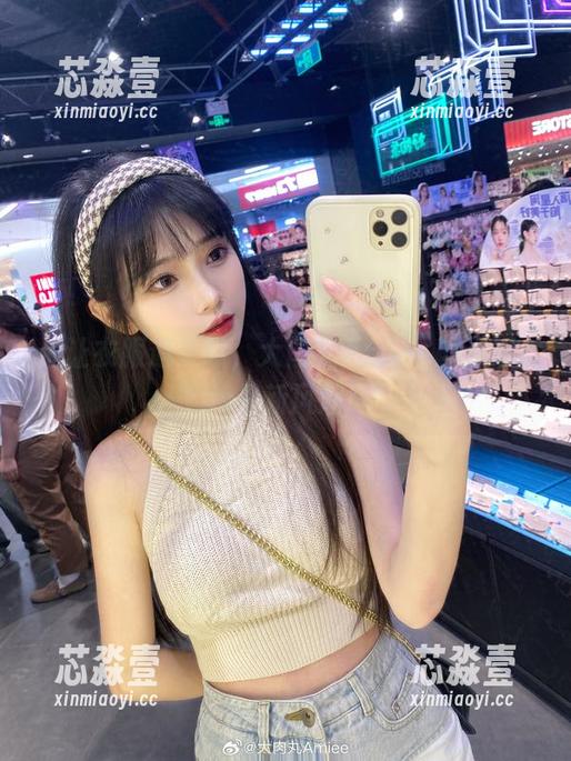 别让衣服遮了眼，大肉丸Amiee的透明cos是新风潮！