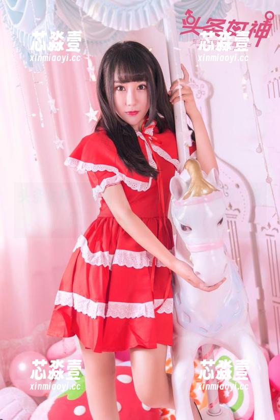 头条女神-曲佑熙 头条女神 - 最新上架,曲佑熙校服照,真是“书生意气”满满啊!