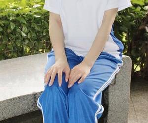 小众视觉 - 嘤嘤的制服日常，让无圣光照亮我们的小角落，图片配合妥妥的。