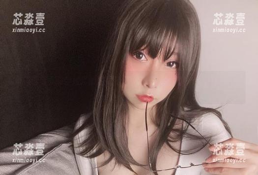 每次翻看小泉学姐吖的油亮私房合集，我都得调整一下审美预期…