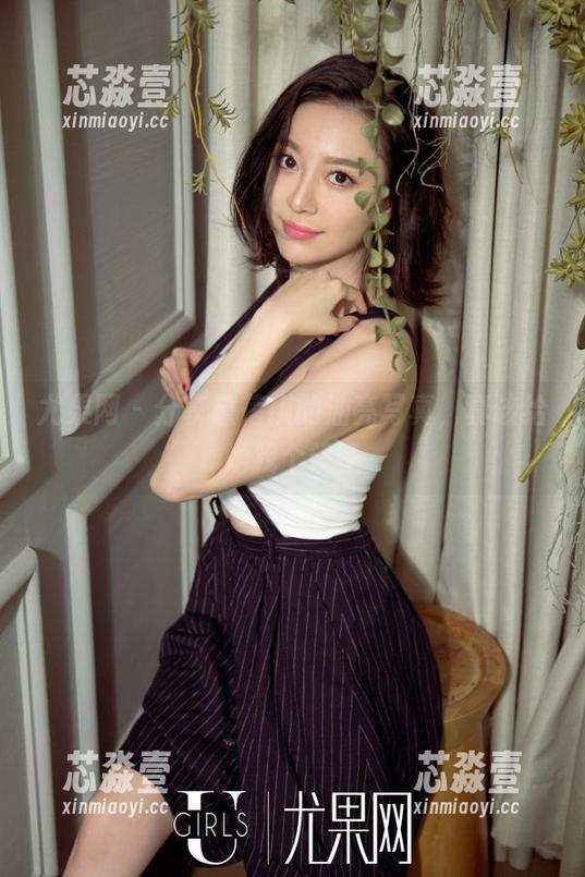 尤果网 - 分享黛蓓琪的油亮写真，真该给她找个镜子