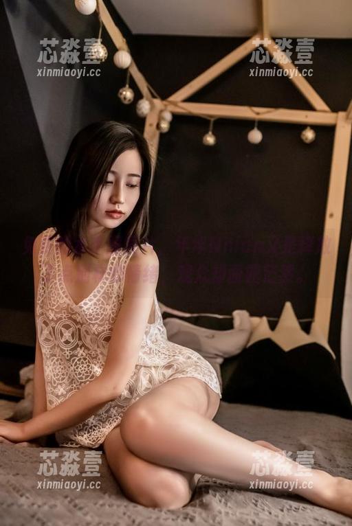 免费的水手服图片，年年Nnian又是释放了点别样的情绪，观众却面露茫然。