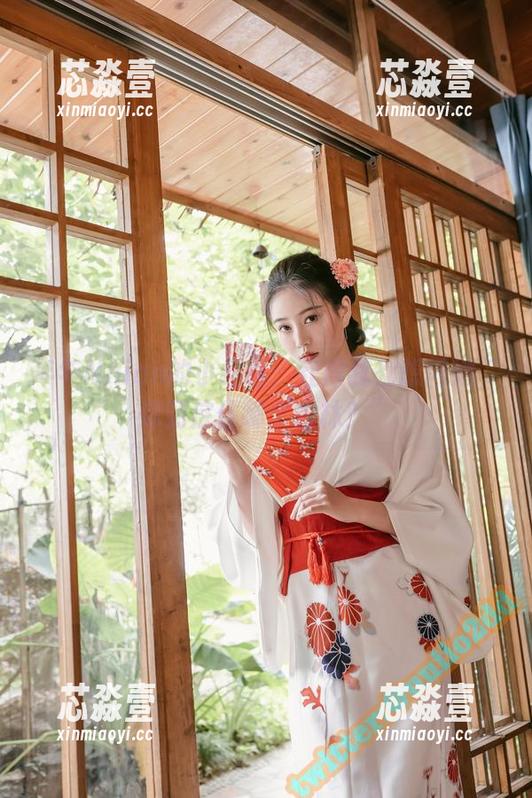 年年Nnian 年年Nnian的小红帽:红得我都想问她“你到底住哪个森林?”