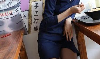 异思趣向 - 从网盘找到的小宝红黑作品，唔，这色调有种让人涨红脸的魔力，啧啧。