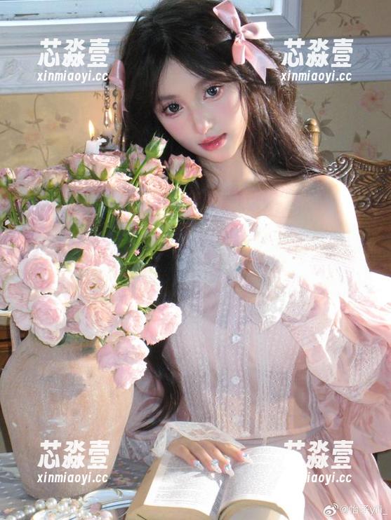 分分钟被萌化，那泳池里的怡子yiii原图分享随意看！