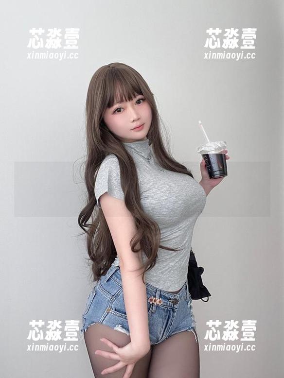 其实，丰满的十二月更爱“是依酱吖”的写真图集呢！