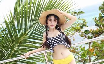 爱蜜社 - 瞅瞅莉娜lena的室友，她的学妹写真集，高清让所有小细节都被放大。