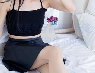 物恋传媒 - 岚岚牛仔裤在线表演：瞧那身姿，衣服自愧不如！