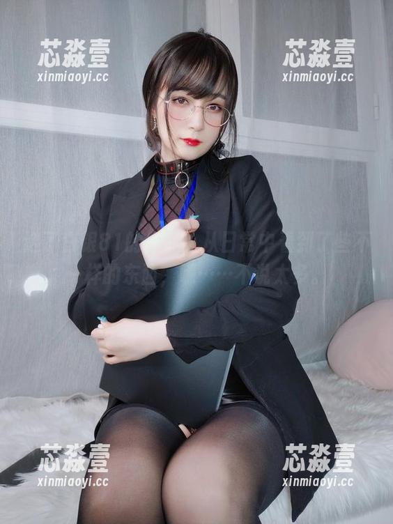 选了白银81的作品，从日常中看到了些不一样的东西，嗯……不说太多。