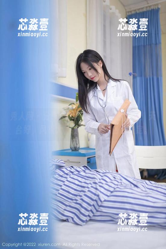 秀人网 - 分享Kikibaby的天台作品：天台好，风很大，我的发型：由它决定。