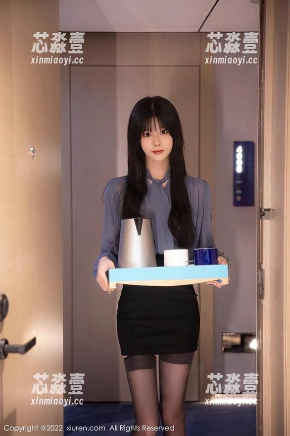 秀人网 - 学妹写真精选：Lovely璐璐与众不同的台词，你听懂了吗？
