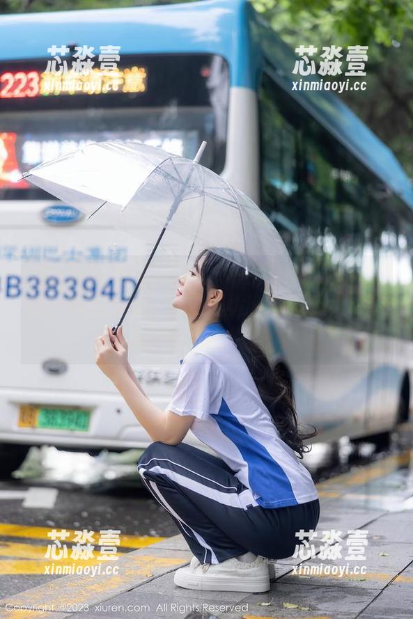 秀人网-Mila豆嘟嘟 秀人网 - 分享一下Mila豆嘟嘟的白丝美图,真心想说,这颜色太适合她了,没道理我也不贪心一点吧?