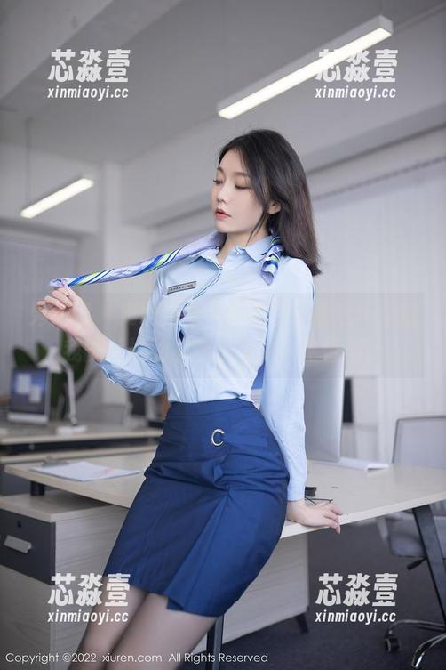 秀人网 - 史雨姐姐，清纯写真精选。难道我能从她的眼中挖掘到人生智慧？