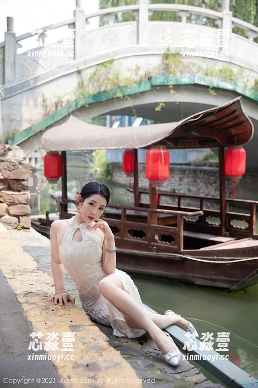 秀人网 - 为什么奶喵喵的眼镜总让人想起以前的某个夏天，精选套图在等你。
