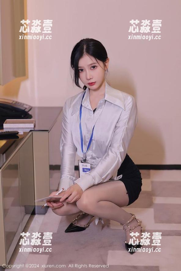 秀人网-陆萱萱 秀人网 - 看陆萱萱的短裙精选,光线与她的舞动无关?