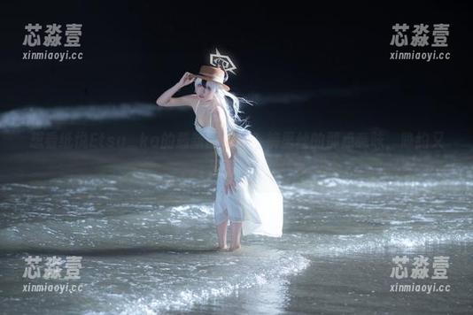 想看纸悦Etsu_ko的最新图包吗？裤里丝的那点意味，隐约又显而易见