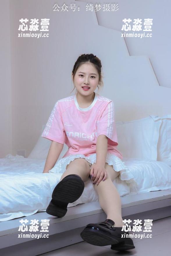 绮梦摄影 - 子涵的高清自拍：就我一个人觉得自己像明星吗？快来分享我的自恋时刻！