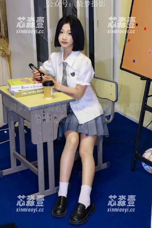 绮梦摄影 - 知名博主蔡蔡呐喊：丝袜写真合集完美逆转夏日干燥！