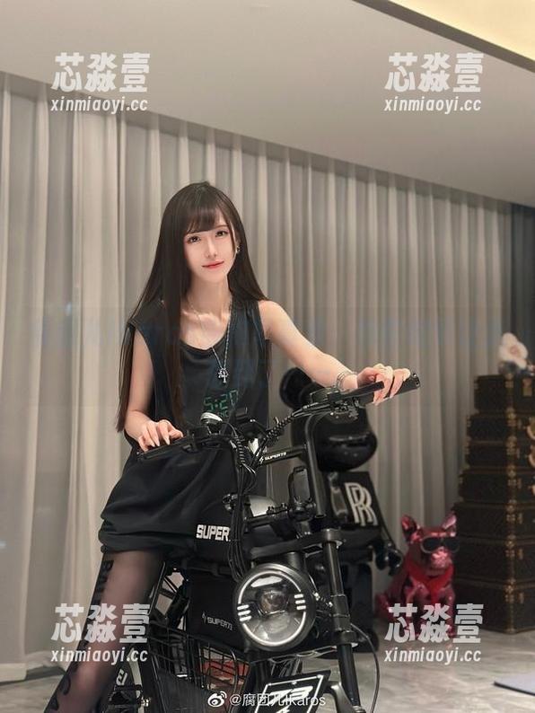 腐团儿Ikaros旗袍写真集：那些细节让我想到了……