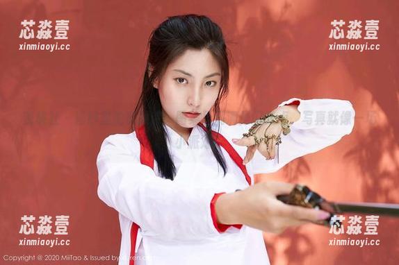 蜜桃社 - 婚纱里的李颖诗，图集里满满是闪光点，写真就像一场小派对！