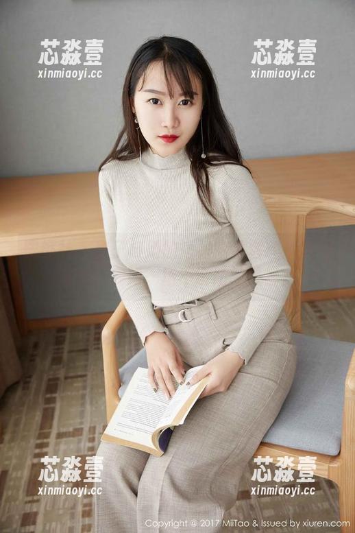 蜜桃社 - 杏子与她的短裙高清套图：风中摇曳，宛如一场不设防的风暴。